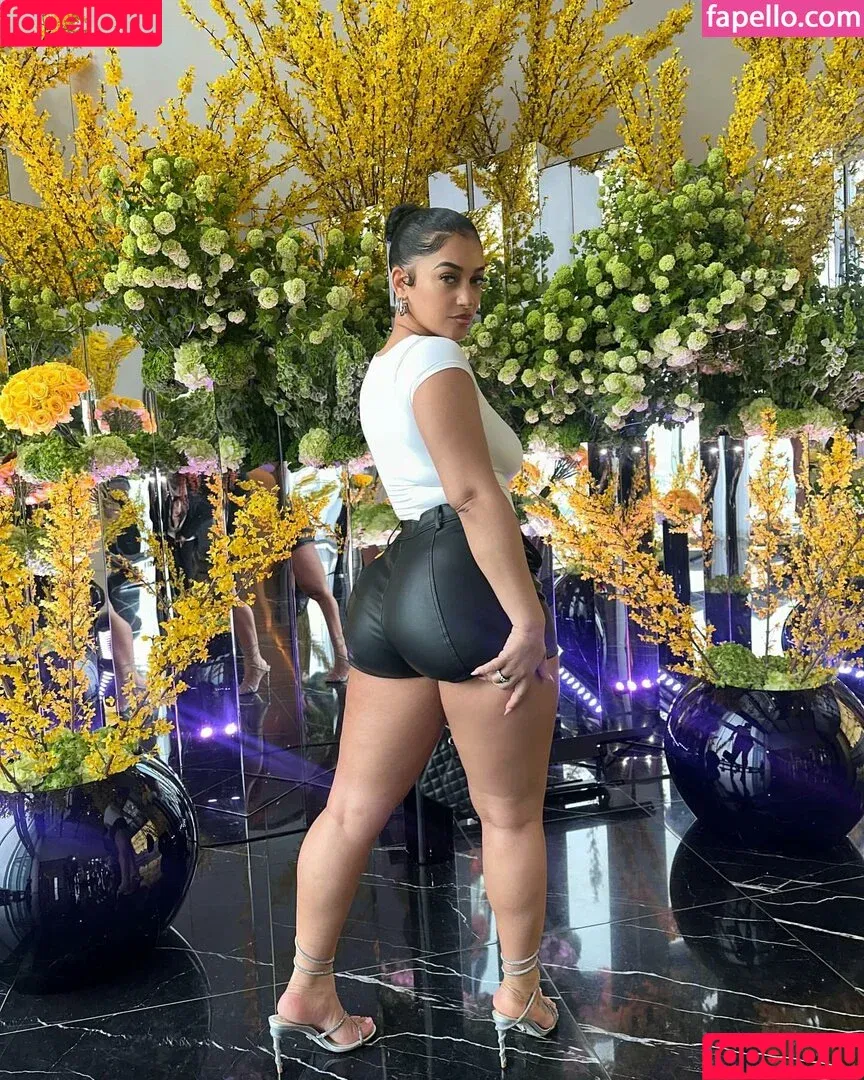 LovelyLesh / lovelyleshfeet Onlyfans Photo Gallery 