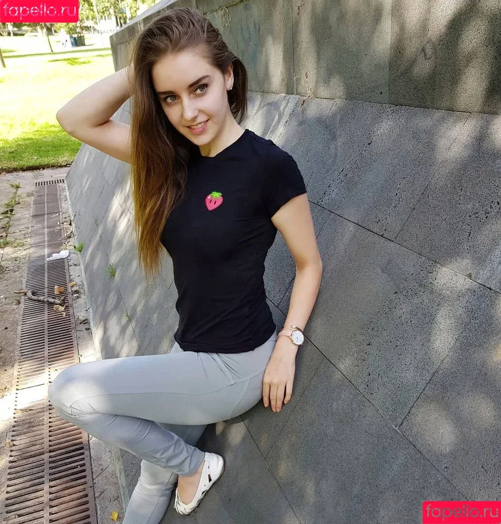 Loserfruit / brattykayla Onlyfans Photo Gallery 