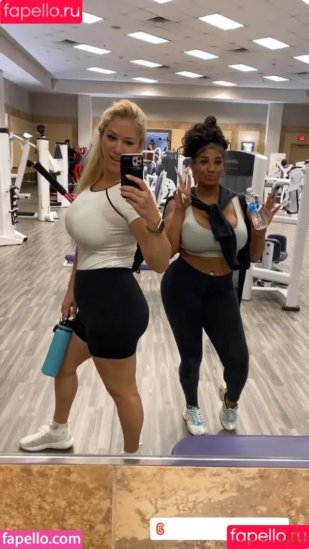 Nicolle A / nicatnitemusic / nicollelove Onlyfans Photo Gallery 