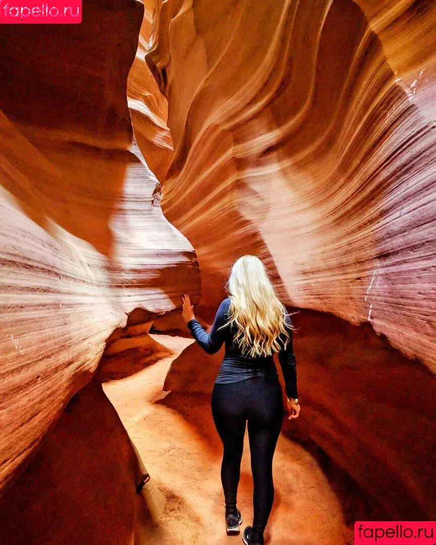 Nicolle A / nicatnitemusic / nicollelove Onlyfans Photo Gallery 