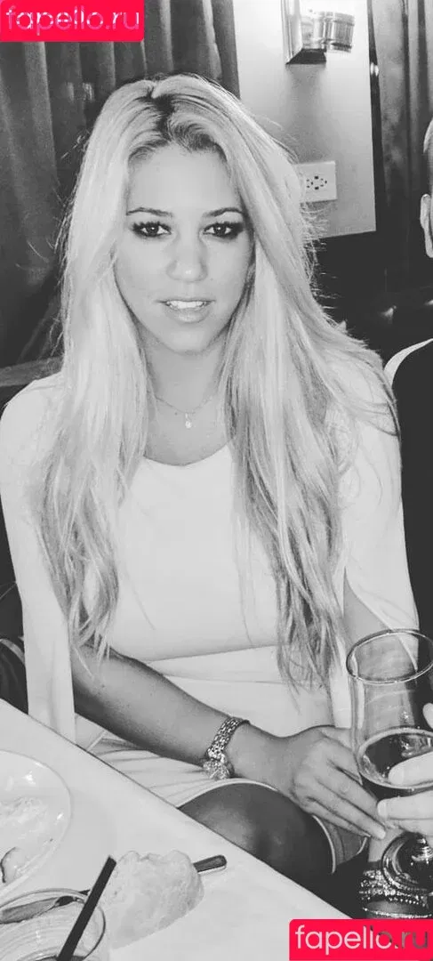 Nicolle A / nicatnitemusic / nicollelove Onlyfans Photo Gallery 