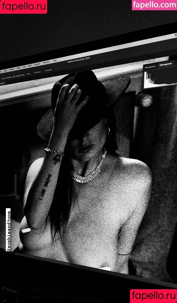 Julia Sophie / sophieandjune Onlyfans Photo Gallery 