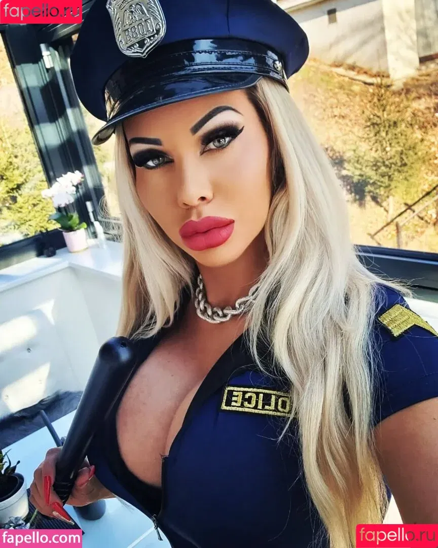 Daniela Cora Hansson / danielacorahansson / kristinanentwig Onlyfans Photo Gallery 