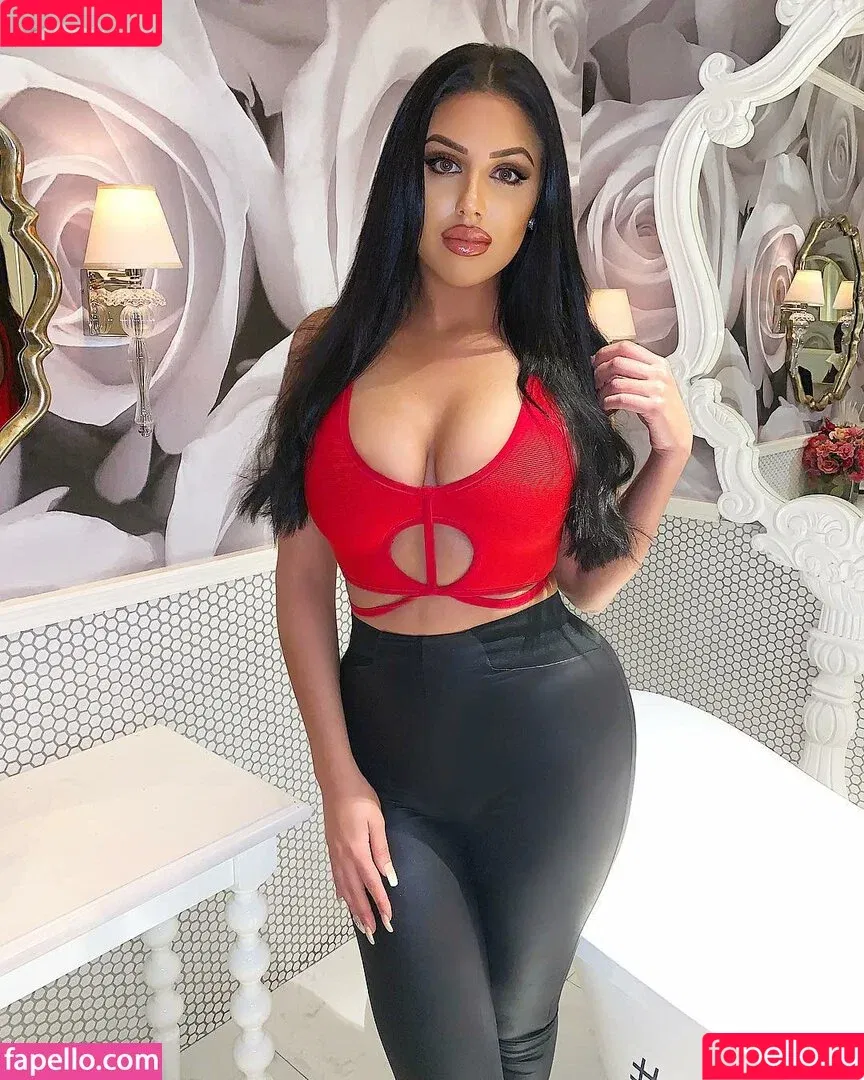 Anna Vakili Onlyfans Photo Gallery 