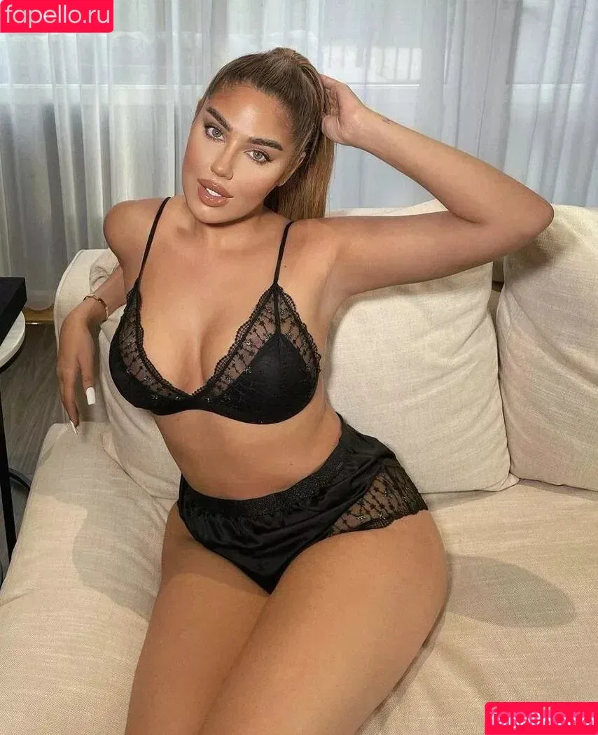 Anna Vakili Onlyfans Photo Gallery 