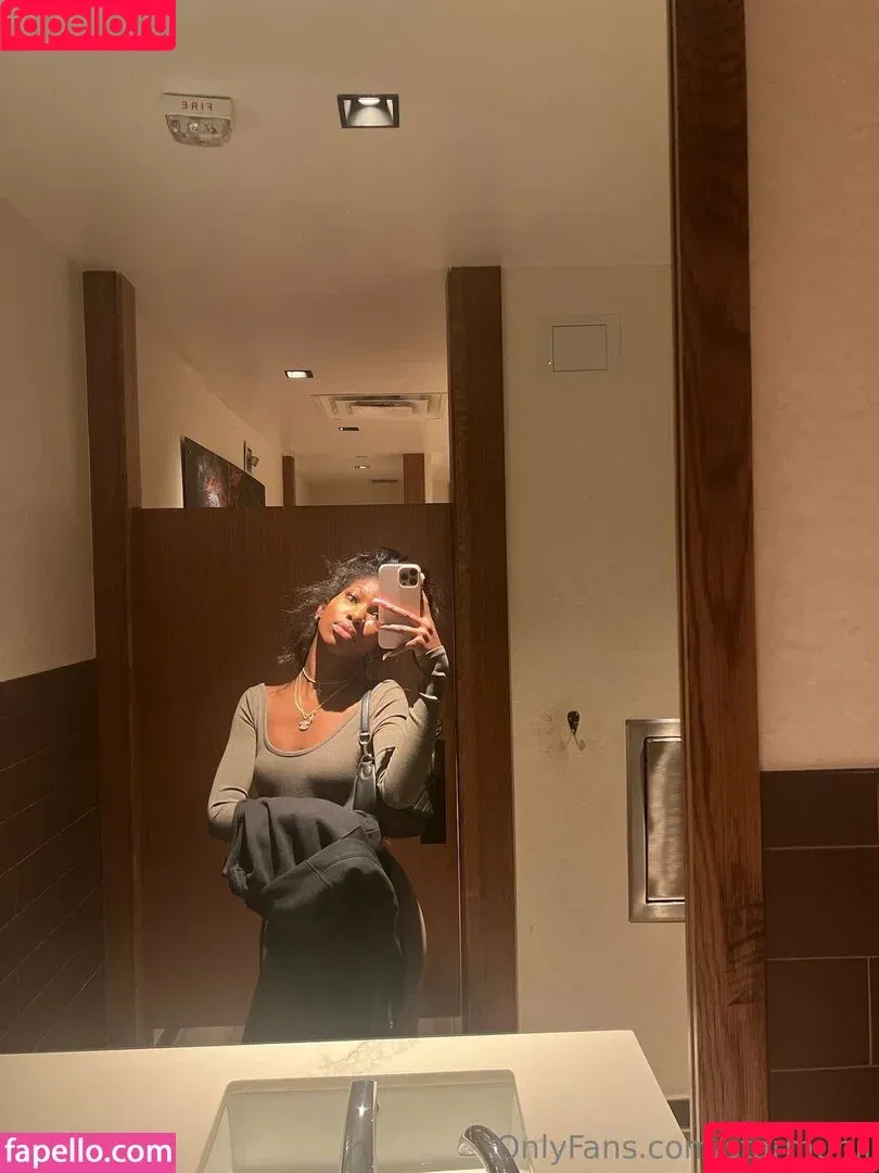 starmunii Onlyfans Photo Gallery 