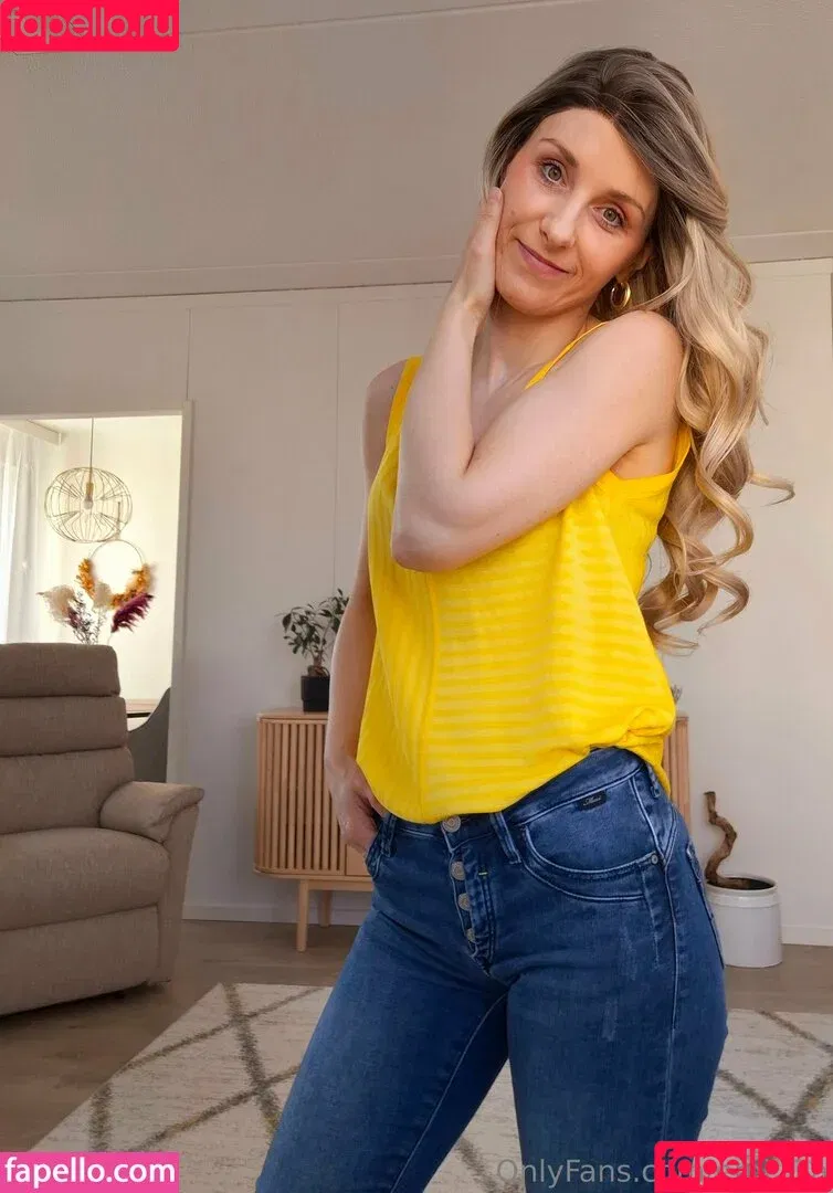 emi_lila / emilia Onlyfans Photo Gallery 