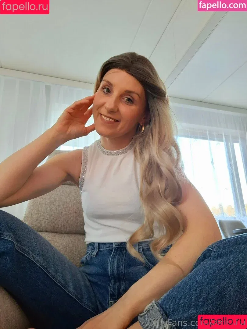 emi_lila / emilia Onlyfans Photo Gallery 