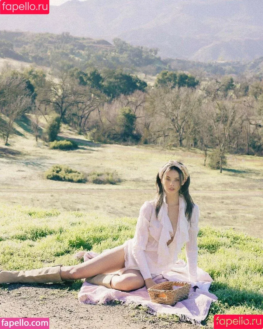 Meika Woollard / meikawoollard Onlyfans Photo Gallery 