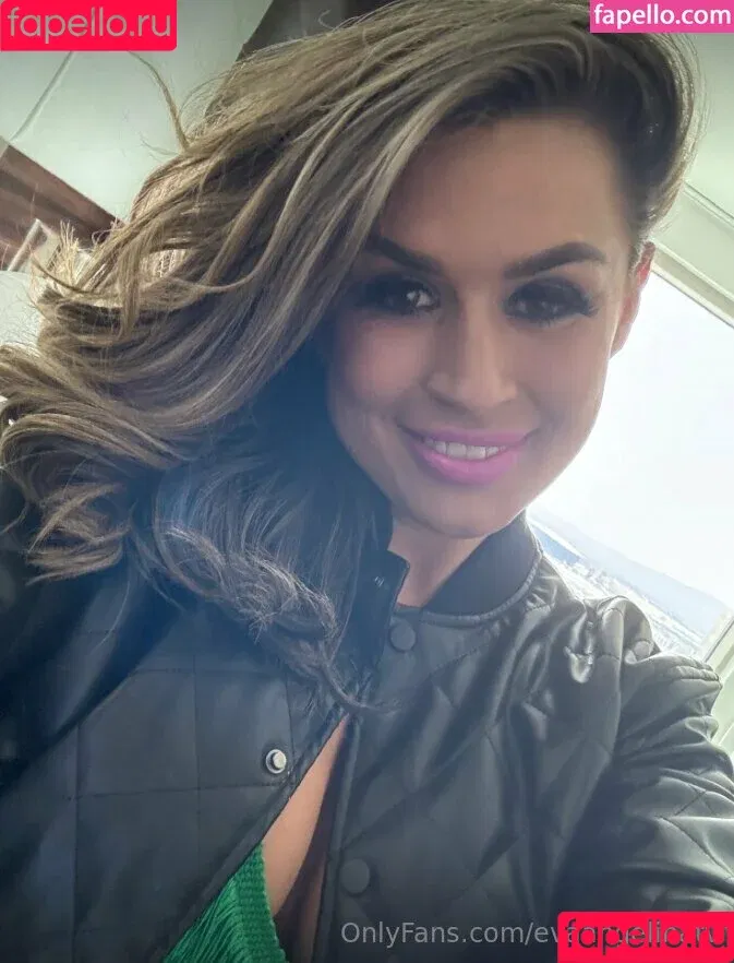 Eva Angelina / evaangelina.official Onlyfans Photo Gallery 