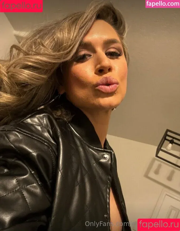 Eva Angelina / evaangelina.official Onlyfans Photo Gallery 