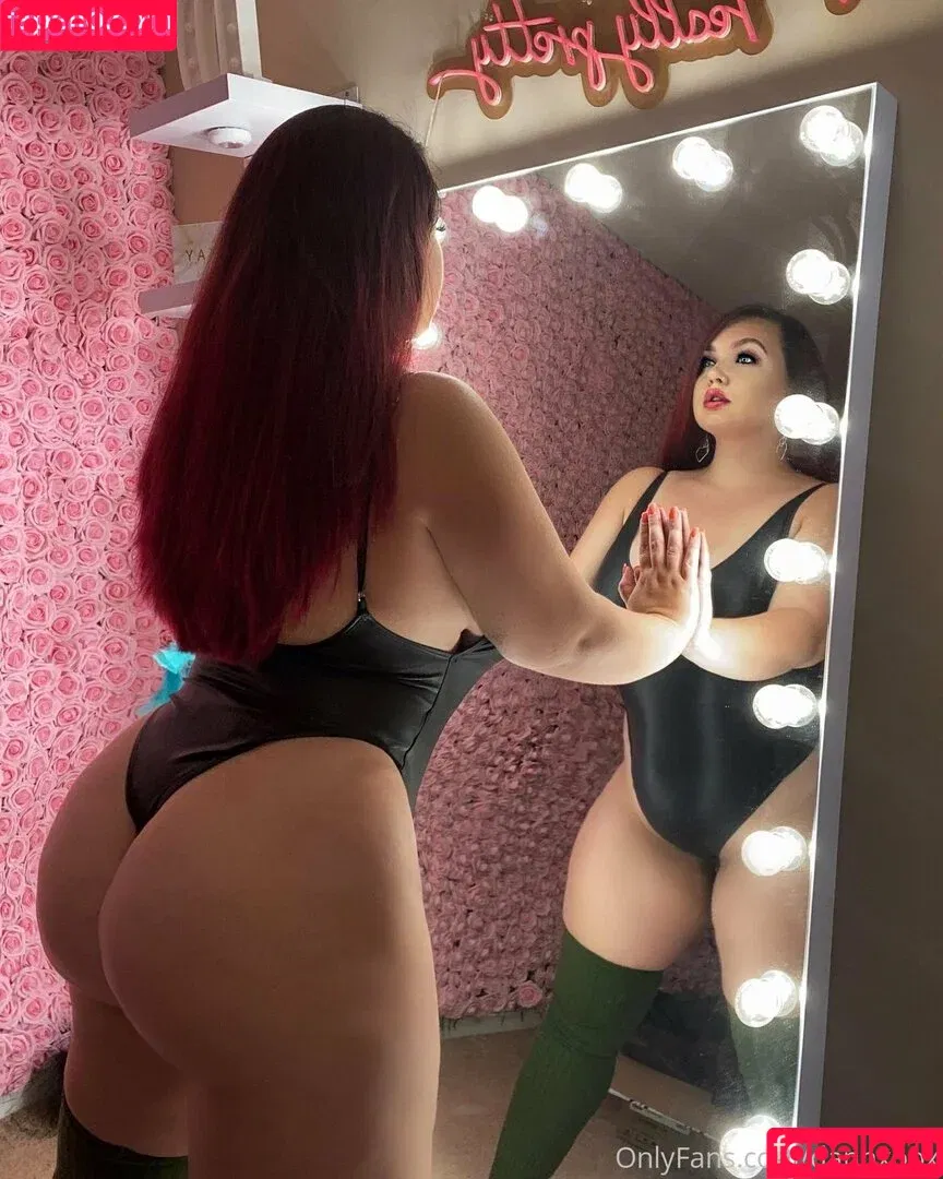 dixieannxxfree / freakingrican45 Onlyfans Photo Gallery 