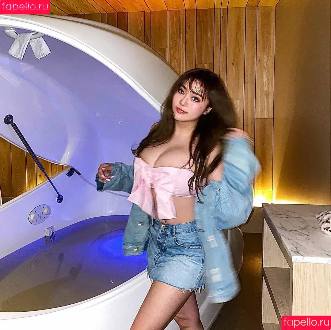 Rebecca Liu / beccabeccaliu / plaguewhore Onlyfans Photo Gallery 