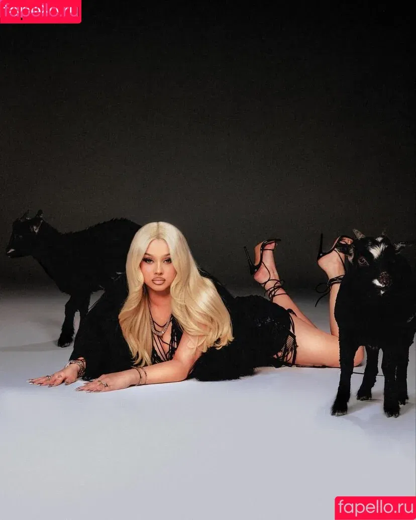 Alabama Barker / alabamaluellabarker Onlyfans Photo Gallery 