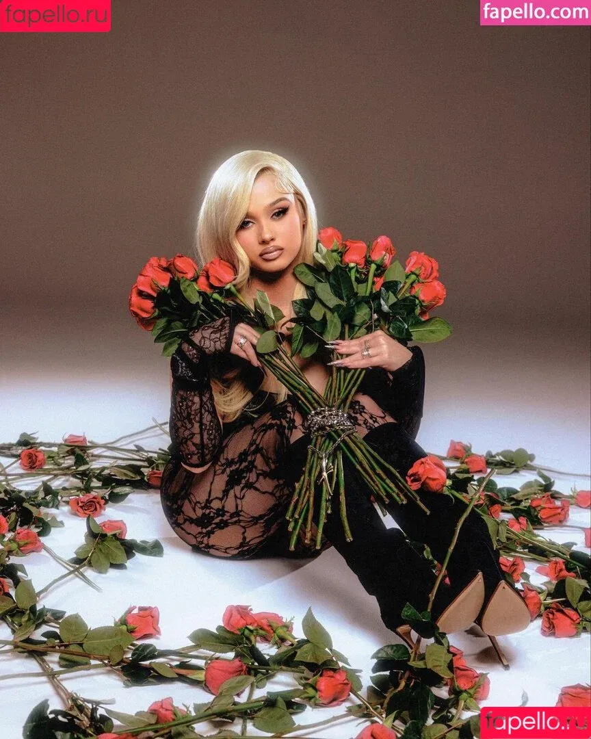 Alabama Barker / alabamaluellabarker Onlyfans Photo Gallery 