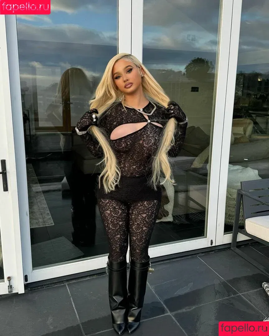 Alabama Barker / alabamaluellabarker Onlyfans Photo Gallery 