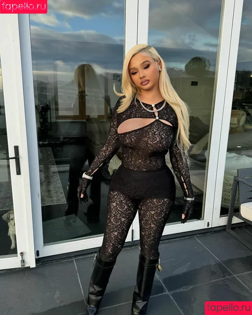 Alabama Barker / alabamaluellabarker Onlyfans Photo Gallery 