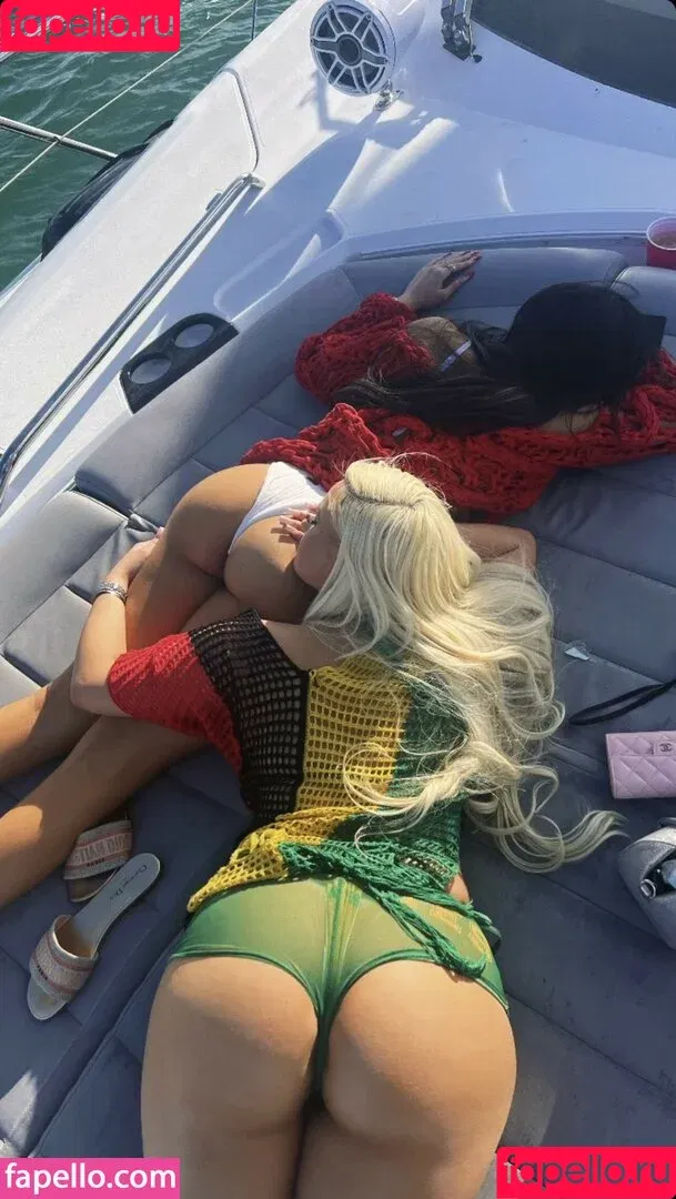 Alabama Barker / alabamaluellabarker Onlyfans Photo Gallery 