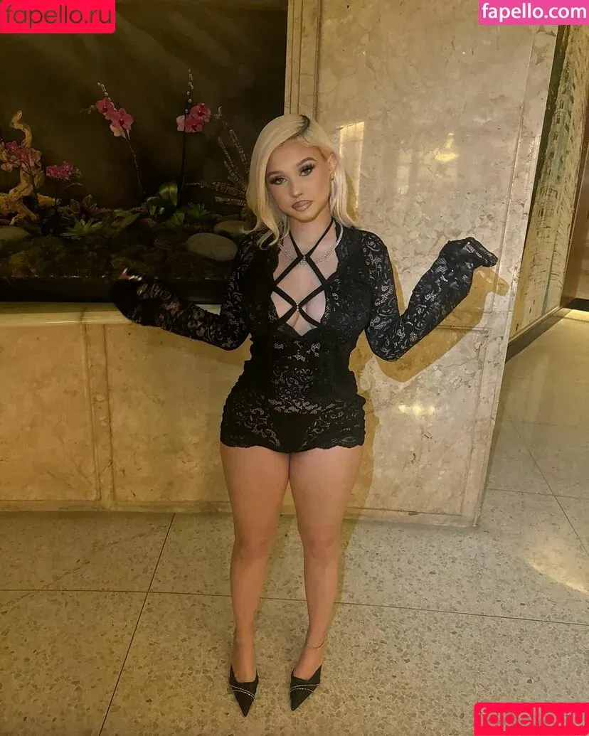 Alabama Barker / alabamaluellabarker Onlyfans Photo Gallery 