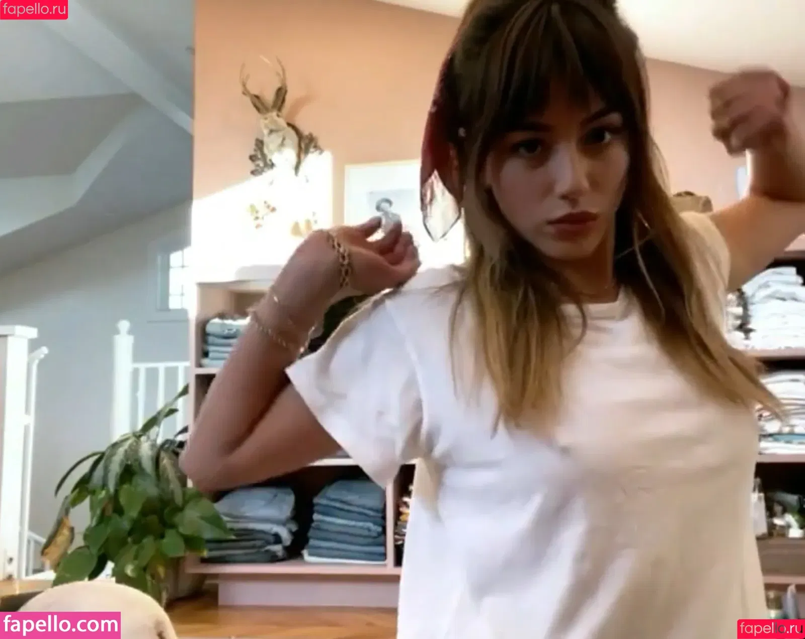 Chloe Bennet / chloebennet Onlyfans Photo Gallery 