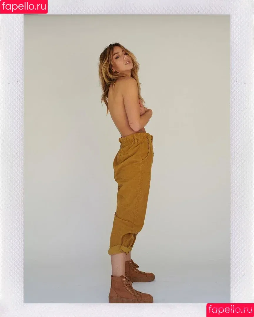 Chloe Bennet / chloebennet Onlyfans Photo Gallery 