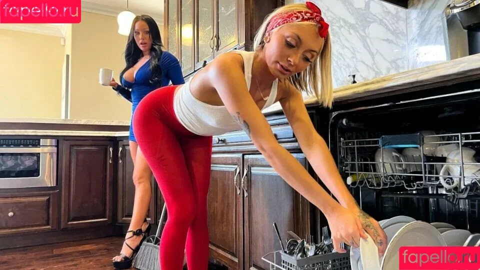 Chloe Temple / Conservatives / chloe_temple / senorita_satan Onlyfans Photo Gallery 