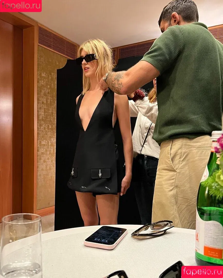 Daisy Edgar Jones / Daisy Edgar-Jones / daisyedgarjones Onlyfans Photo Gallery 