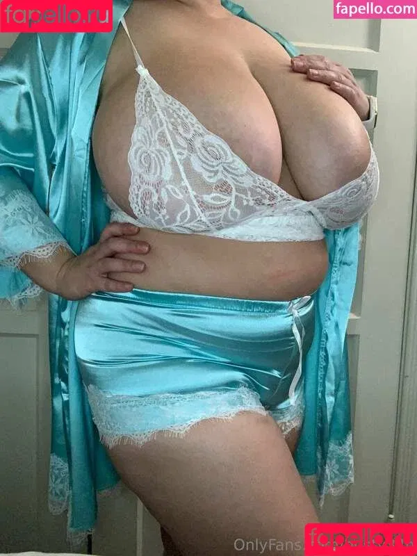 Busty Las Vegas Bunny / Vegasbunny2 / busty34n / https: Onlyfans Photo Gallery 