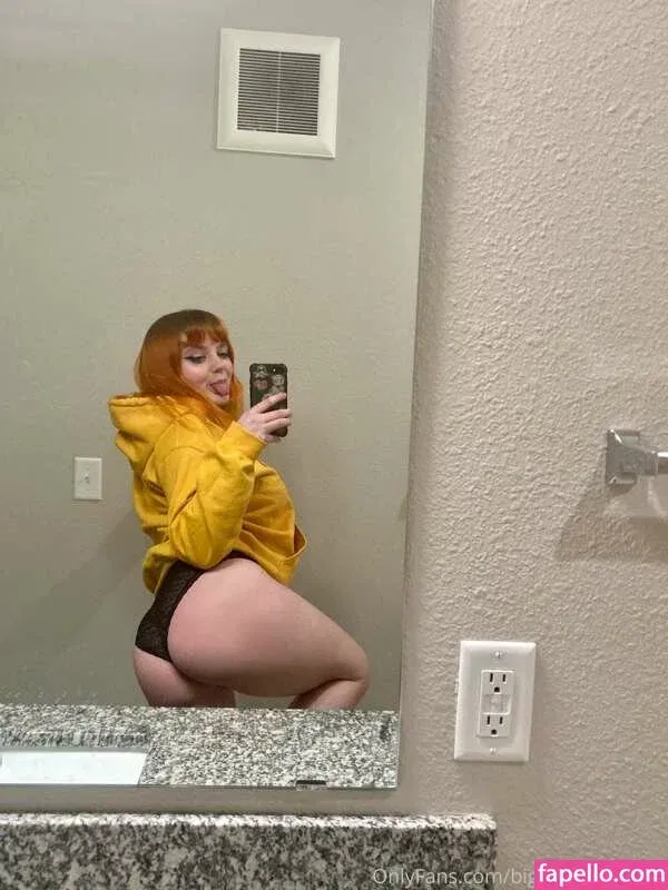 Lil Strawbs Onlyfans Photo Gallery 