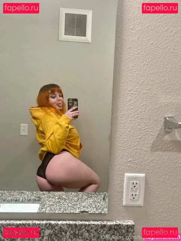 Lil Strawbs Onlyfans Photo Gallery 