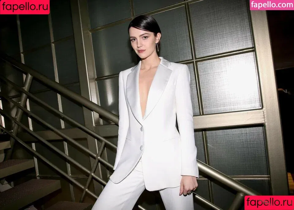 Ella Hunt / EllaHunt Onlyfans Photo Gallery 