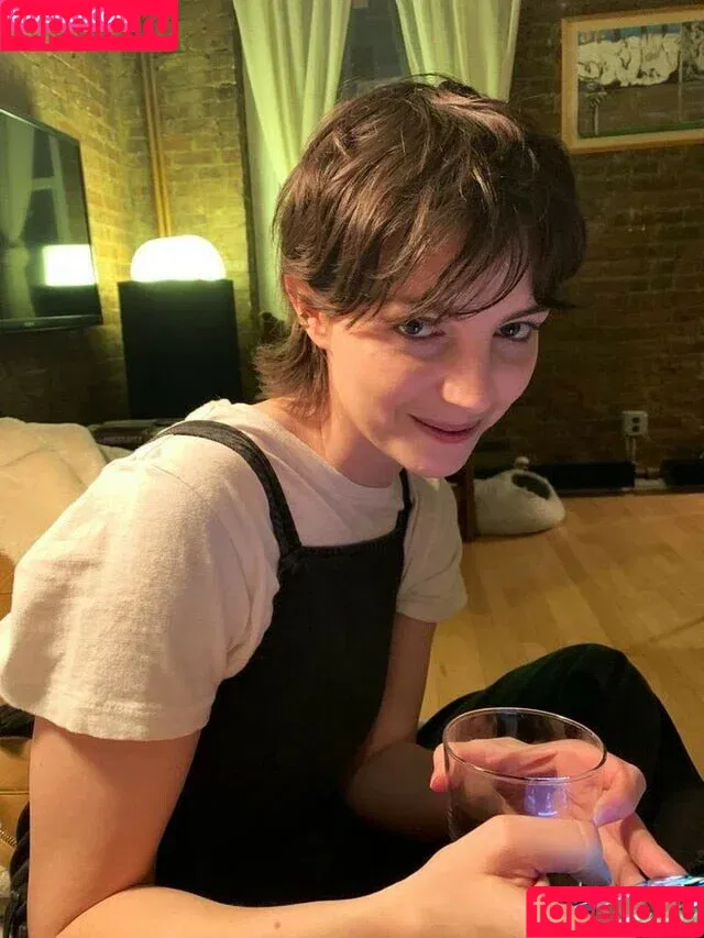 Ella Hunt / EllaHunt Onlyfans Photo Gallery 