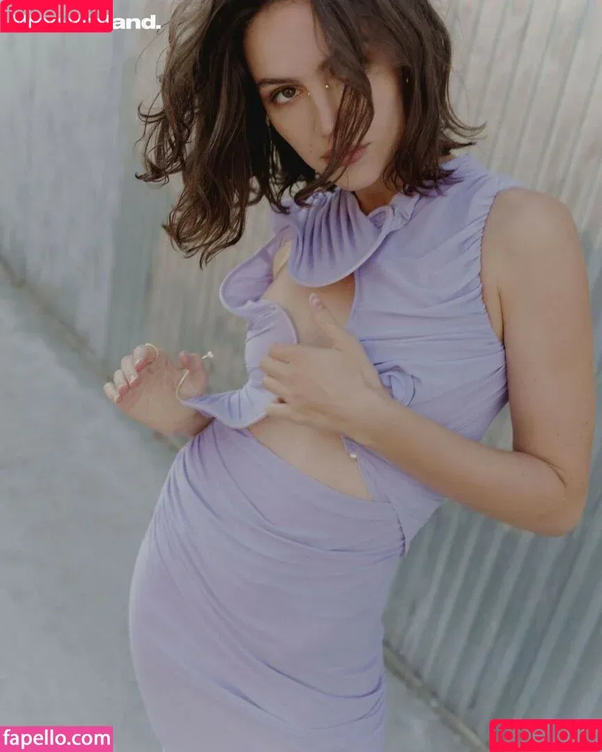 Ella Hunt / EllaHunt Onlyfans Photo Gallery 