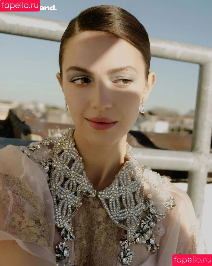 Ella Hunt / EllaHunt Onlyfans Photo Gallery 