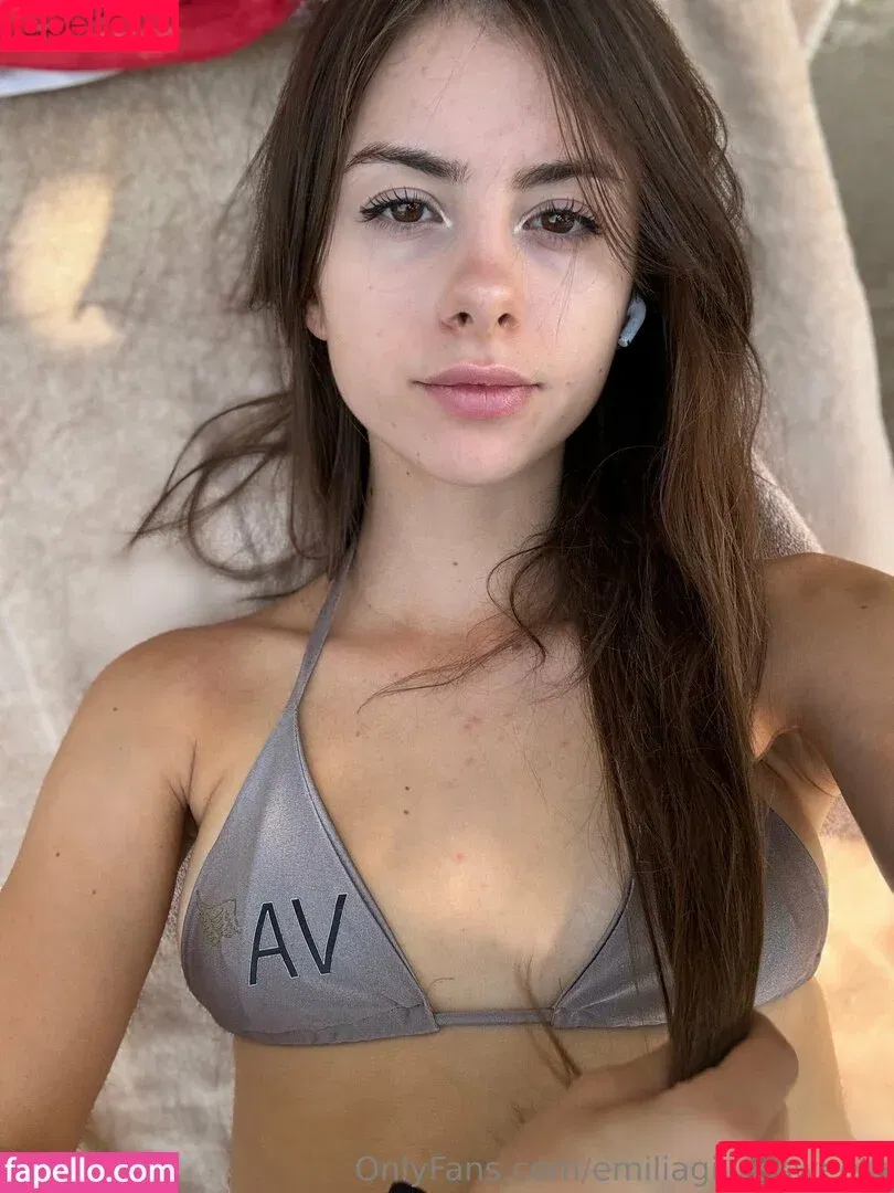 emiliaabrookss / emiliabrookss / emiliagivessweets / justemilia Onlyfans Photo Gallery 