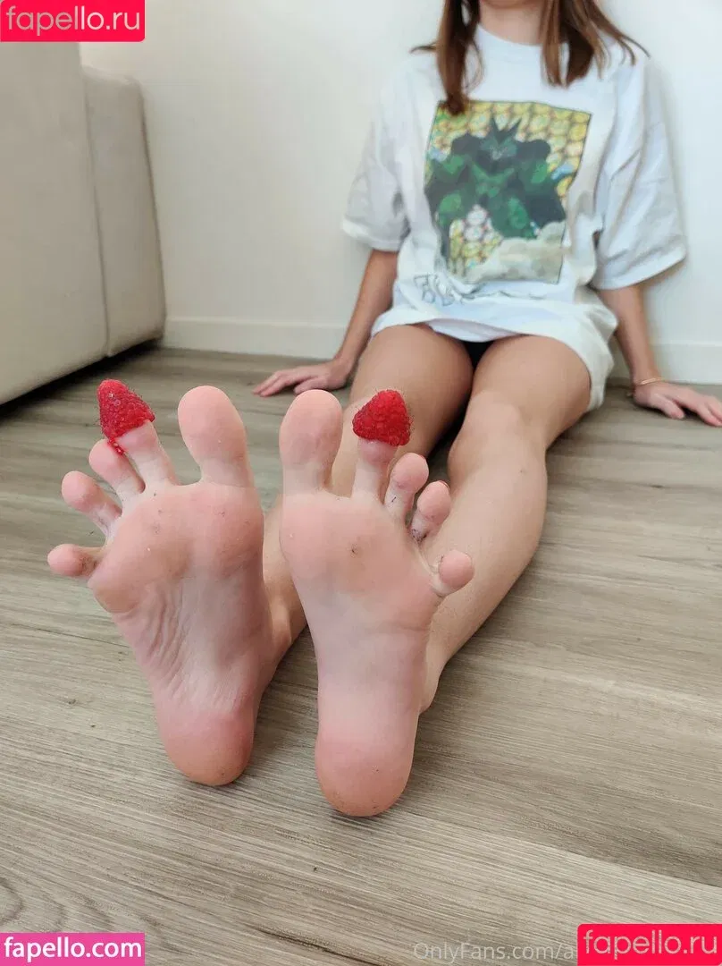 alice.frenchfeet / alicefrenchfeet Onlyfans Photo Gallery 