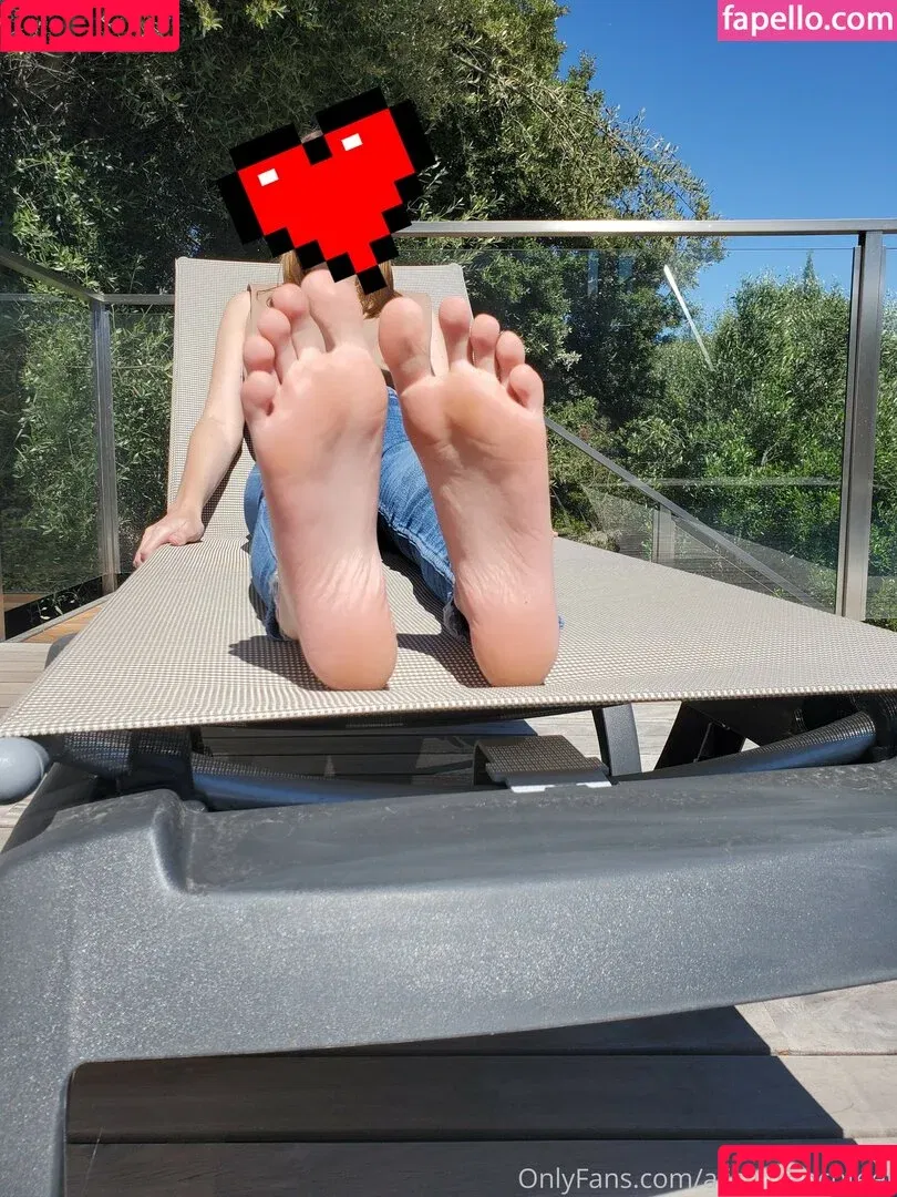 alice.frenchfeet / alicefrenchfeet Onlyfans Photo Gallery 