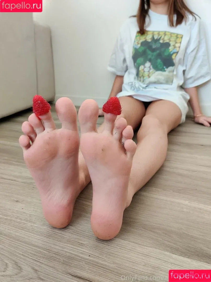 alice.frenchfeet / alicefrenchfeet Onlyfans Photo Gallery 