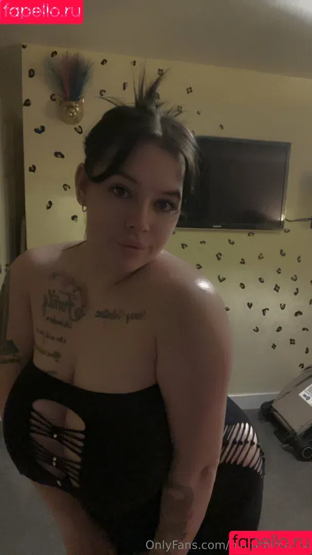 big.titbitch.xx Onlyfans Photo Gallery 