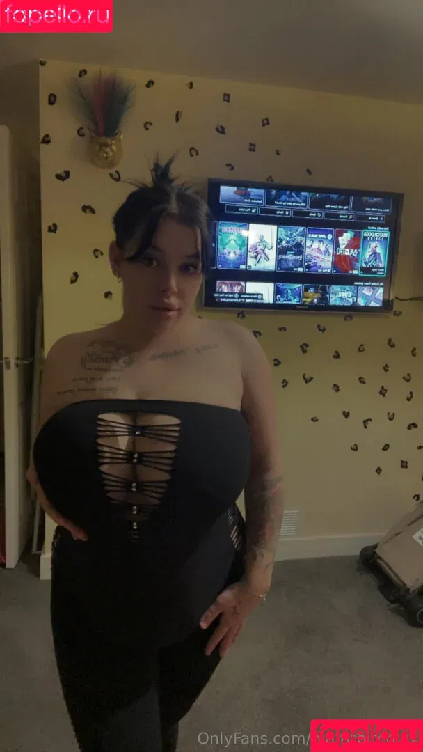 big.titbitch.xx Onlyfans Photo Gallery 