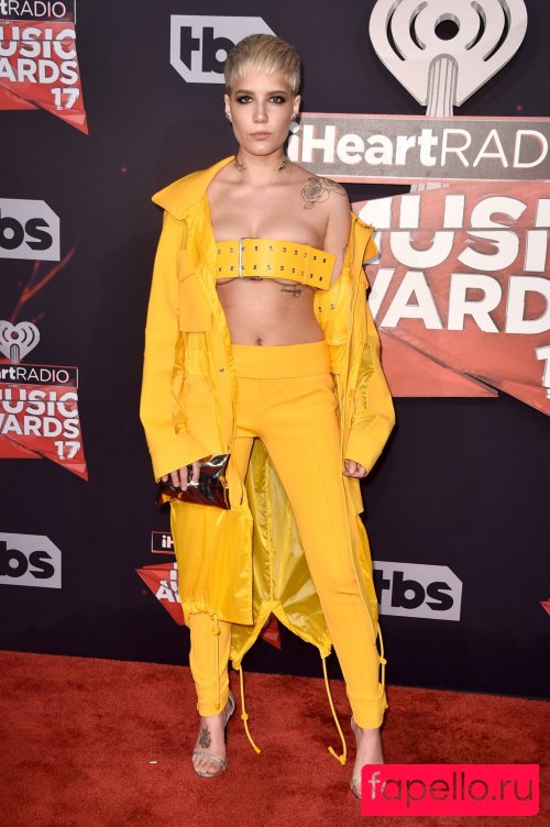 Halsey Nude Onlyfans Photo 30
