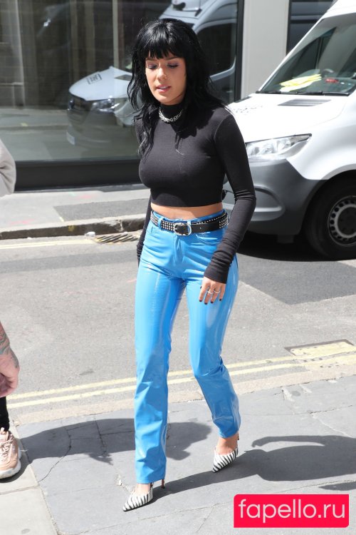 Halsey Nude Onlyfans Photo 8