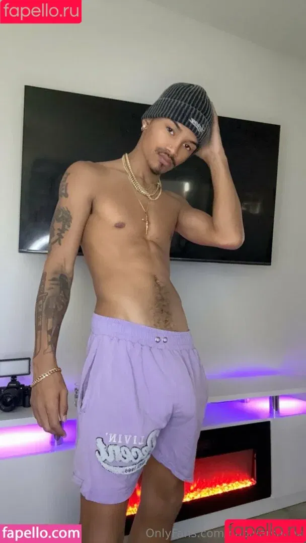 papiversace.ent / papiversacex Onlyfans Photo Gallery 