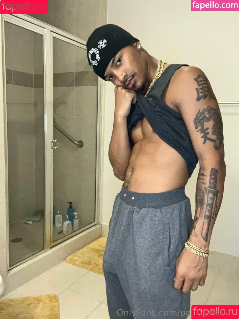 papiversace.ent / papiversacex Onlyfans Photo Gallery 