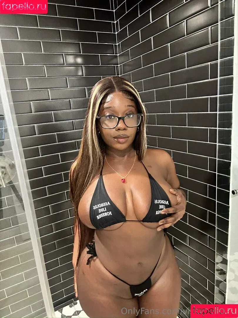 Vicky Hyuga / kingvickyhyuga / vickyhyuga / vickyyhyuga Onlyfans Photo Gallery 