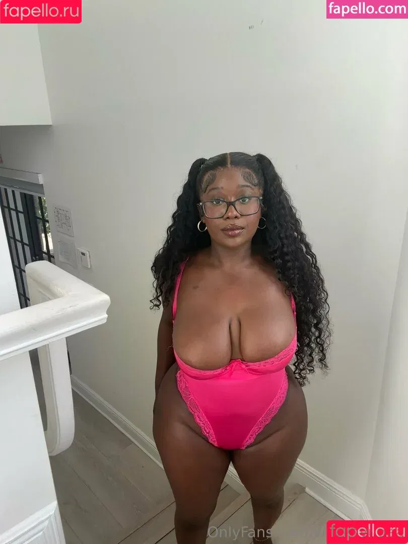 Vicky Hyuga / kingvickyhyuga / vickyhyuga / vickyyhyuga Onlyfans Photo Gallery 