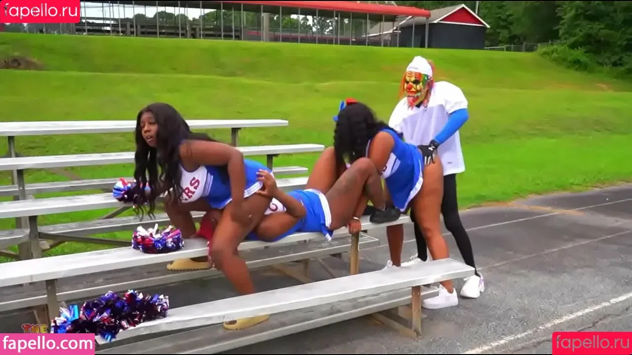 Vicky Hyuga / kingvickyhyuga / vickyhyuga / vickyyhyuga Onlyfans Photo Gallery 