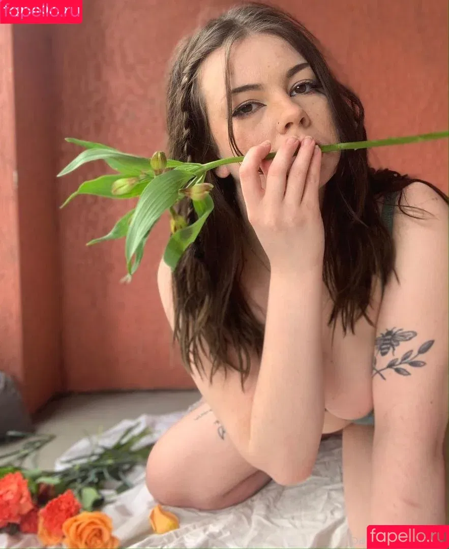 Oatmilkhunny / Sage Camryn / oatmilkhoney_ / oatmilkhuny Onlyfans Photo Gallery 