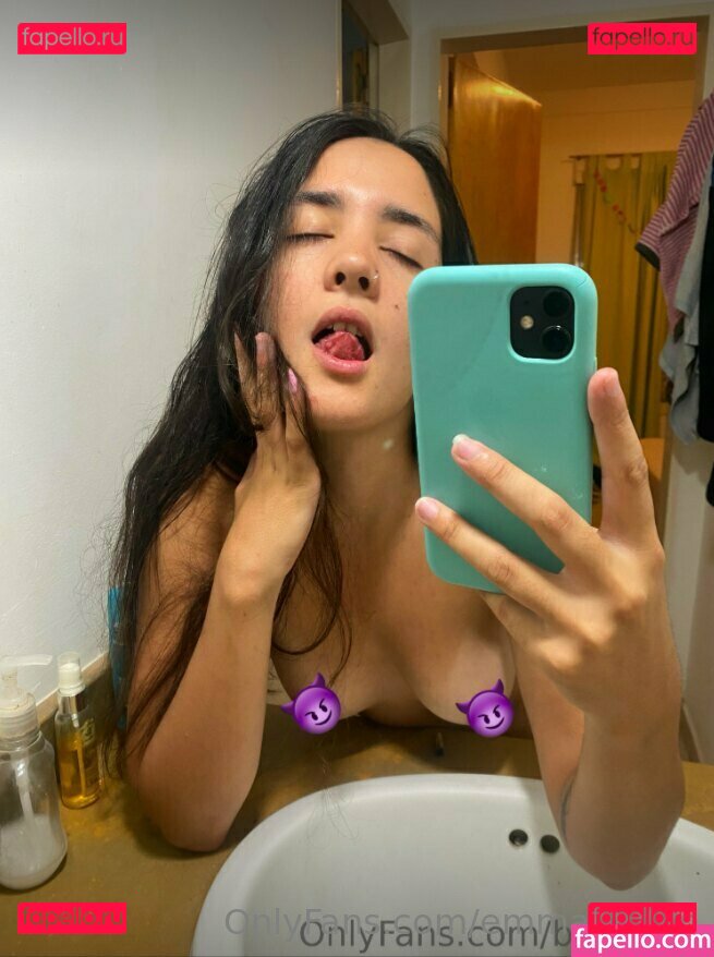 emmabl00m / mich2600 Onlyfans Photo Gallery 