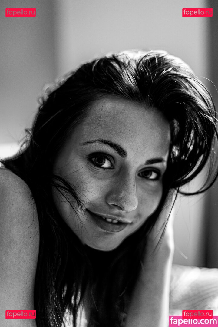 Michaela Isizzu / michaelaisizzu1 / waifubaobei Onlyfans Photo Gallery 